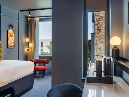 TRIBE ESSENTIAL Single Room | In-room safe, blackout drapes, soundproofing, free WiFi. TRIBE Krakow Old Town