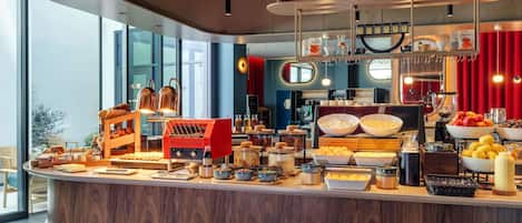 Desayuno buffet todos los días (con cargo)