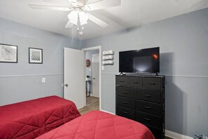 3 bedrooms, iron/ironing board, free WiFi, bed sheets