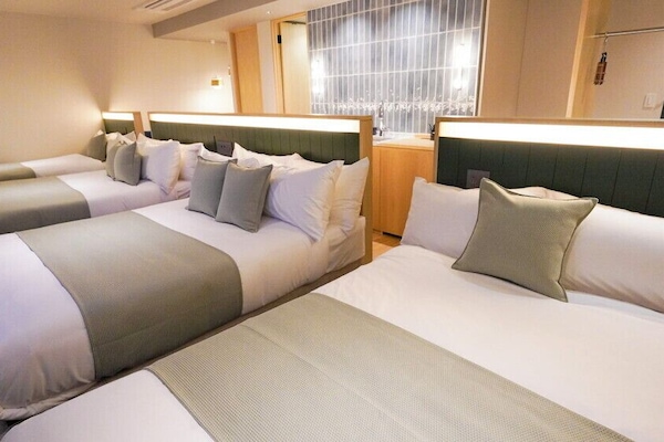 In-room safe, individually furnished, desk, laptop workspace