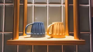 Økonomi-tomannsrom | Safe på rommet, individuelt innredet og skrivebord