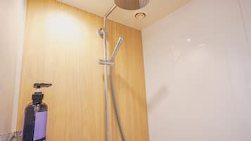 Suite Studio Junior | Salle de bain | Articles de toilette écologiques, sèche-cheveux, bidet