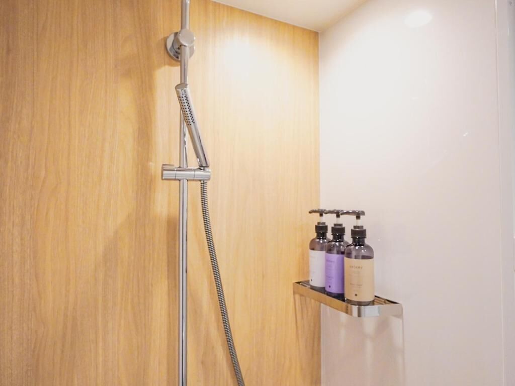 Standard Twin Room | Bathroom | Eco-friendly toiletries, hair dryer, bidet, towels