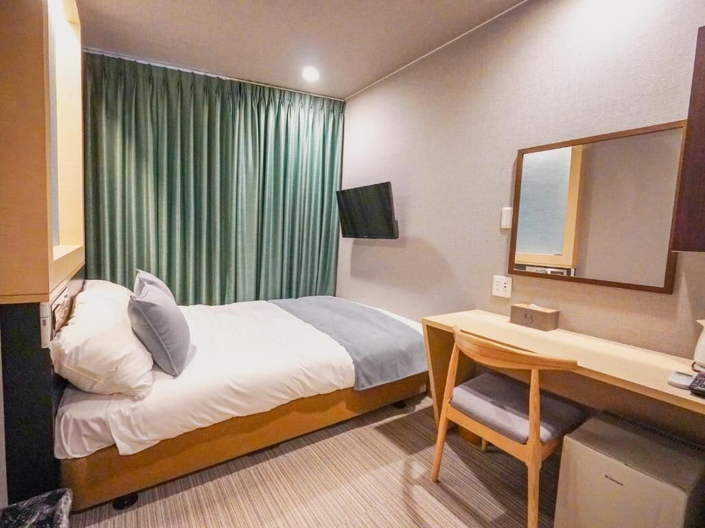 Chambre Double Économique | Coffres-forts dans les chambres, ameublement personnalisé, bureau