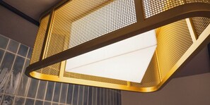 Luxe studio suite | Een kluis op de kamer, individueel gemeubileerd, een bureau