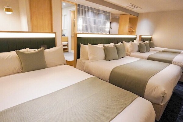 In-room safe, individually furnished, desk, laptop workspace