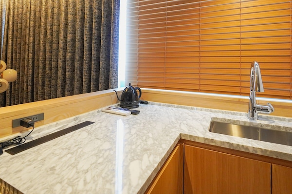 Studio Suite Junior | Bếp riêng | Tủ lạnh nhỏ