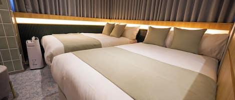 Chambre économique avec lits jumeaux | Coffre-fort, ameublement unique, bureau