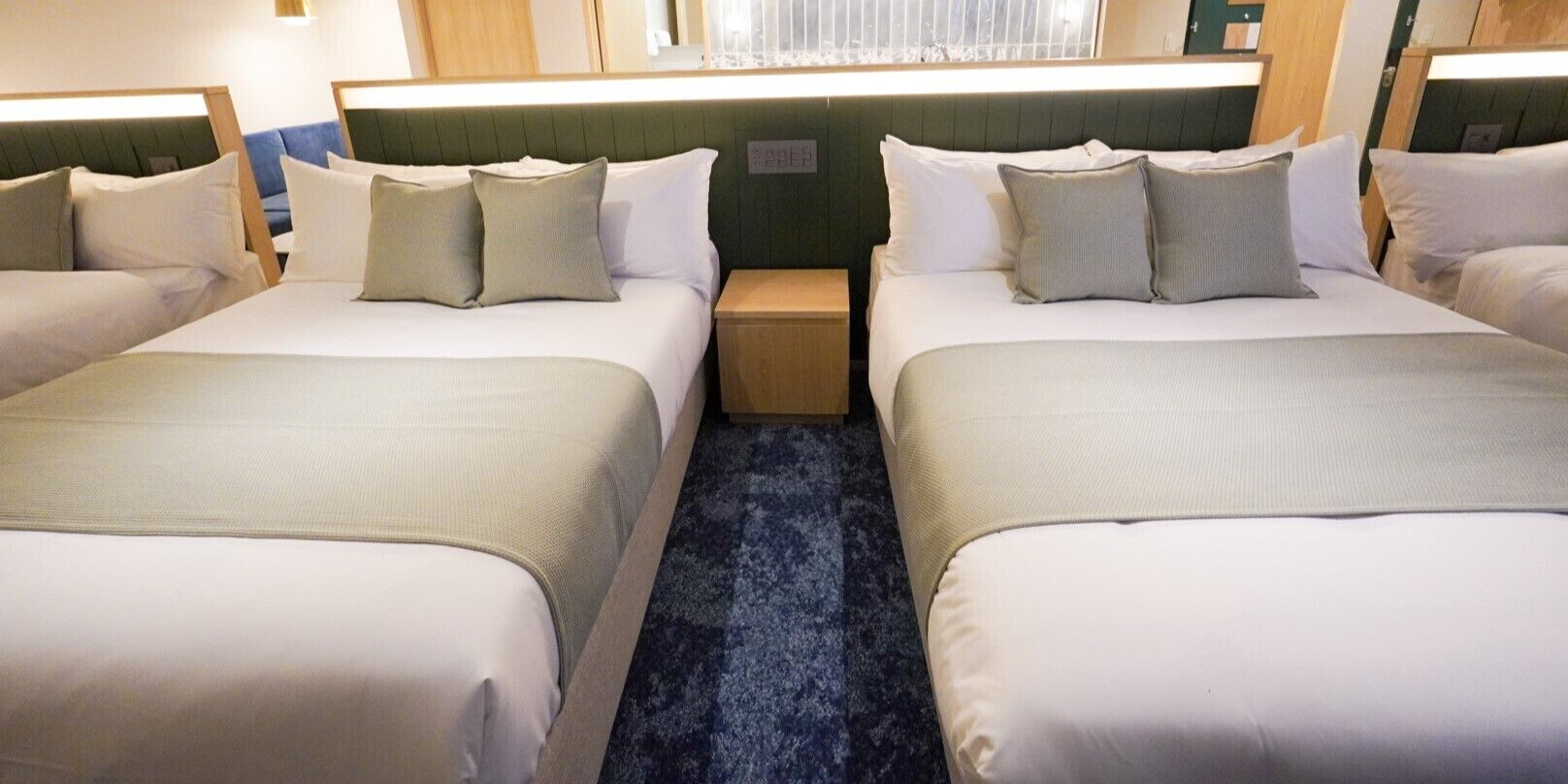 Chambre Familiale | Coffres-forts dans les chambres, ameublement personnalisé, bureau