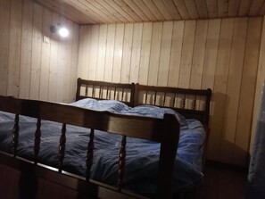 3 bedrooms, bed sheets