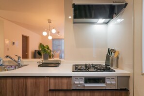 Biệt thự Cao cấp | Bếp riêng | Tủ lạnh, lò vi sóng, bếp nấu, máy rửa bát 