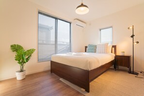 Luxury Villa | 3 bedrooms, blackout drapes, free WiFi, bed sheets - Travel Time Sumiyoshi Suzaku (Osaka)