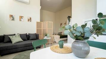 Studio, 3 Bedrooms, Accessible | Living room