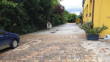 Studio, 3 Bedrooms, Accessible | Exterior