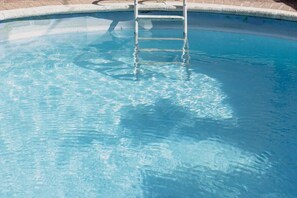 Pool - Cozy 1-bedroom Self-catering Apartment With Modern Amenities in Plumstead (Cape Town)