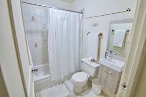 Condo, 1 chambre, fumeur, balcon | Salle de bain