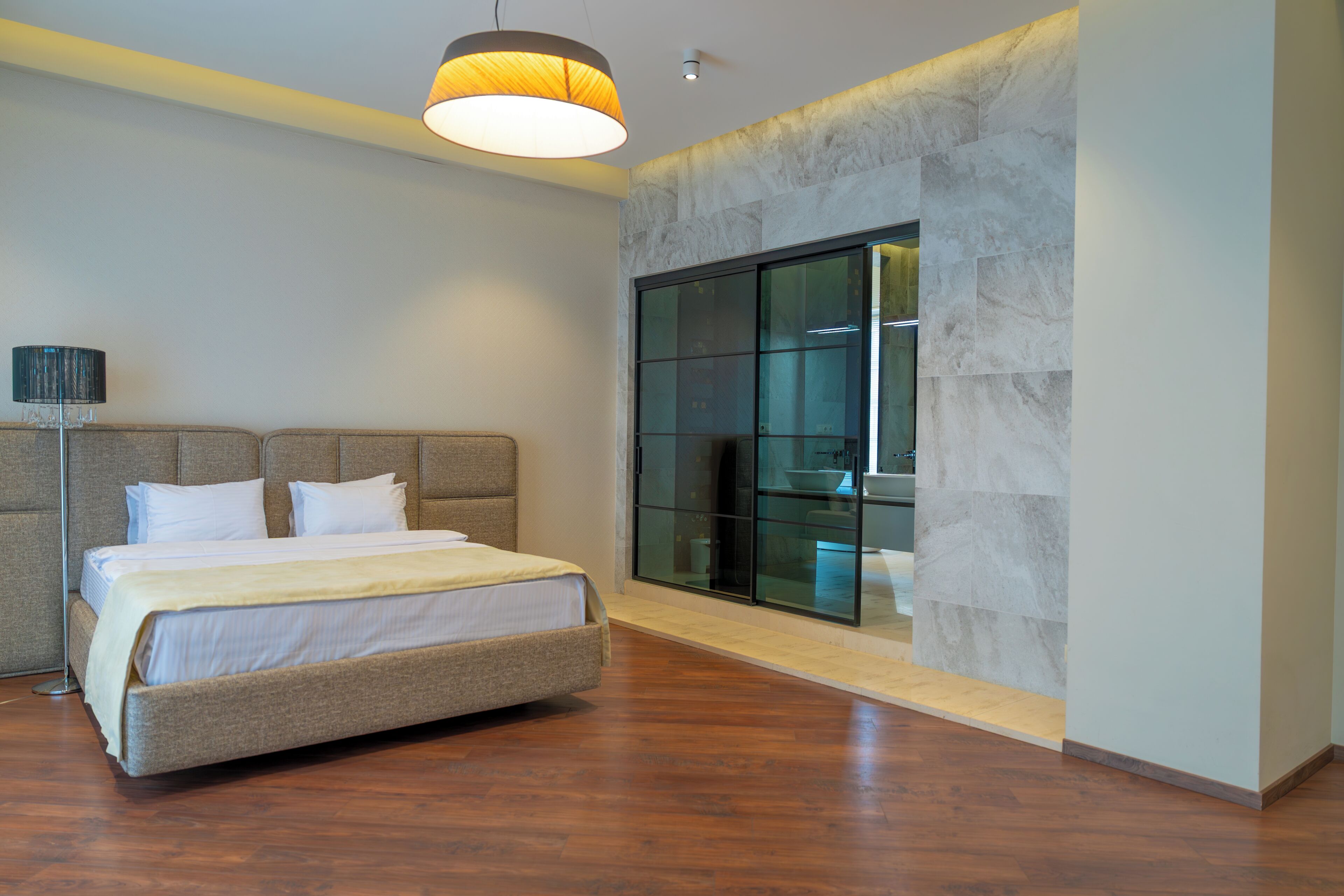 Quarto presidencial | Individualmente decorados, individualmente mobiliados, escrivaninha