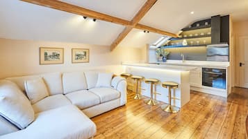 Apartment | 2 bedrooms, desk