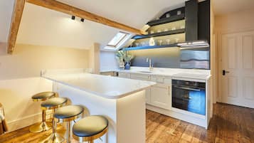 Apartment | 2 bedrooms, desk