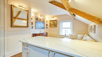 Apartment | 2 bedrooms, desk