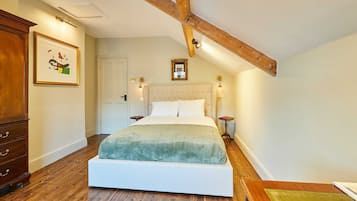 Apartment | 2 bedrooms, desk