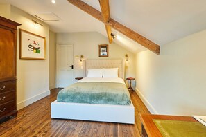 Apartment | 2 bedrooms, desk