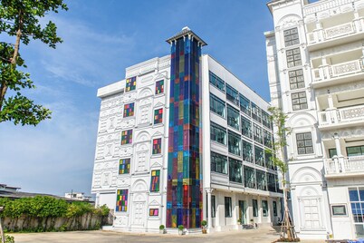 Bear & Bird Hotel  