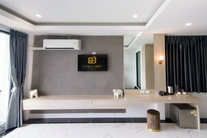 Habitación Deluxe doble, vistas a la ciudad | Escritorio, cortinas opacas, sistema de insonorización y wifi gratis