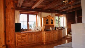 Cottage | Interior