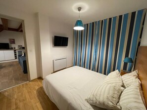 3 bedrooms, iron/ironing board, bed sheets