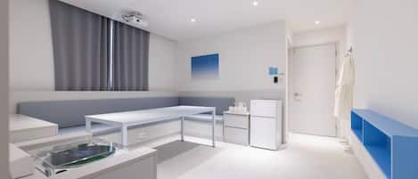 Lounge Room | 1 bedroom, free minibar, desk, free WiFi