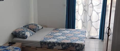 1 bedroom, bed sheets