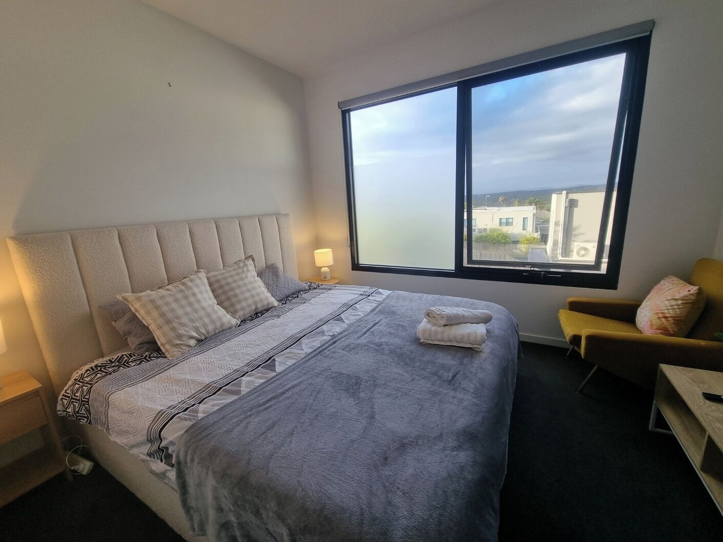 2 bedrooms, in-room safe, desk, iron/ironing board