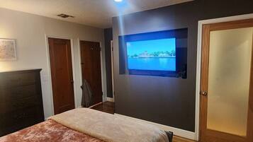 2 bedrooms, desk, free WiFi, bed sheets