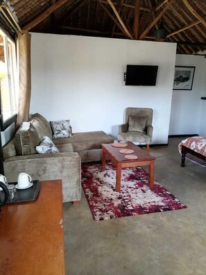 Escrivaninha, espaço de trabalho para notebook, Wi-Fi de cortesia