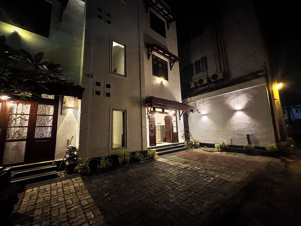 Exterior - New Panda House (Galle)