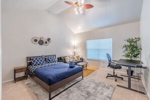 Desk, iron/ironing board, WiFi, bed sheets