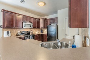 Fridge, microwave, oven, dishwasher - Snug Home in Frisco/Little Elm (Little Elm)