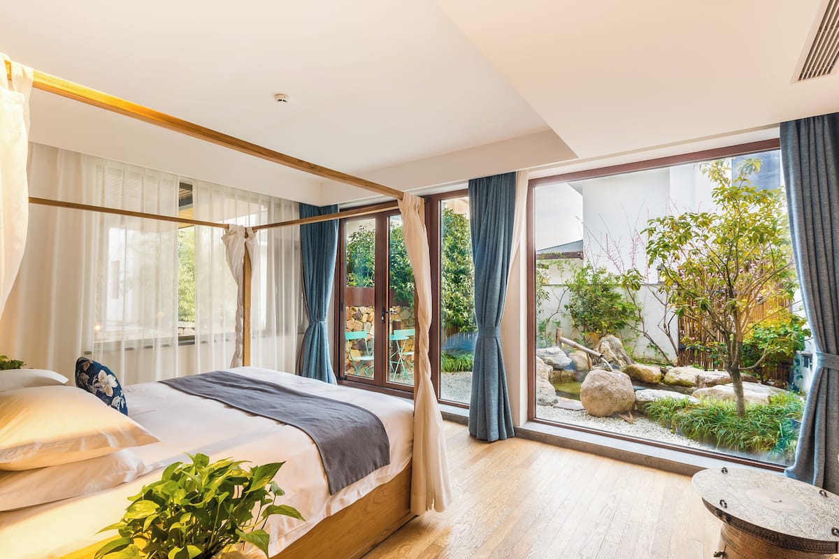 Deluxe Double Room, Garden View | Desk, free WiFi, bed sheets
