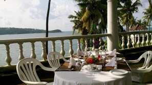 Outdoor dining - Closenberg Hotel  (Galle)