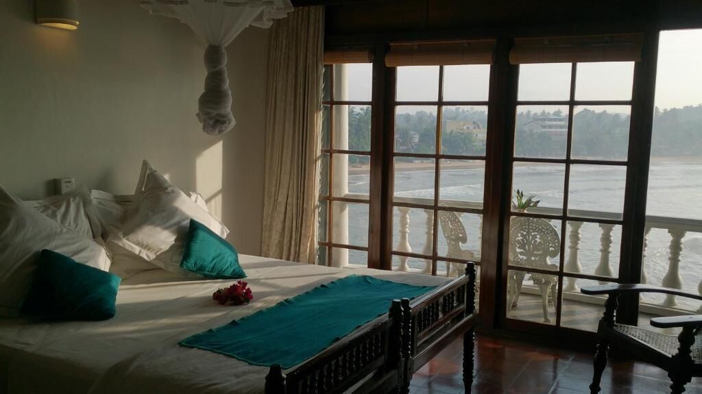 Brankas, meja kerja, setrika/meja setrika, dan Wi-Fi gratis