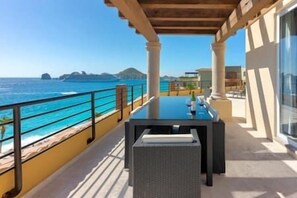 تناول الطعام بالخارج