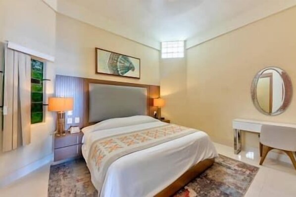 4 عدّة غرف نوم ومكتب ومكواة/لوح كي وخدمة الإنترنت