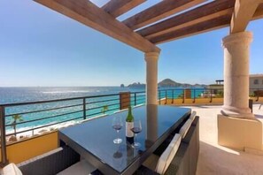 تناول الطعام بالخارج