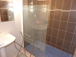 Douche, sèche-cheveux