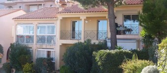 15mn from Collioure, sea view, House in secure residence