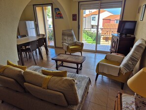 Living area - 15mn walk from Collioure, sea view, House in secure residence (Collioure)
