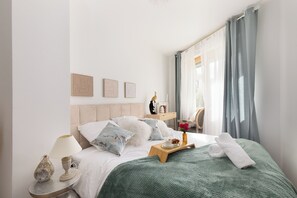 3 bedrooms, in-room safe, desk, iron/ironing board