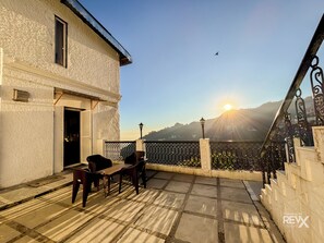 Rooftop terrace - Hotel Dev palace  (Mussoorie)