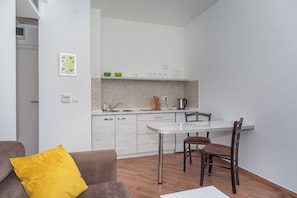 Family Apartment, Patio | Private kitchen | Mini-fridge - Apartments Fortunella (Petrovac)